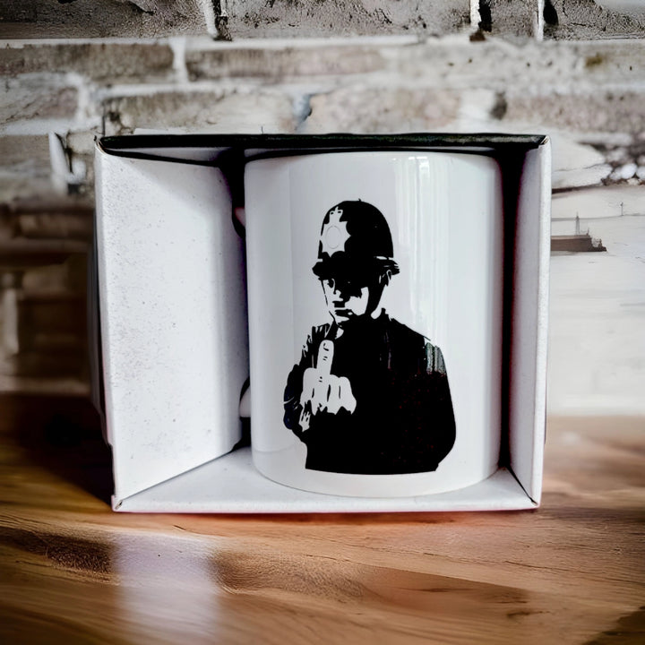 Banksy Ceramic Mug 325ml - Rude Copper - Krus fra Banksy's Grafitti hos The Prince Webshop