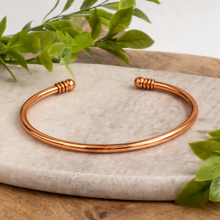 Glatpoleret armbånd i kobber med klemme og endekugler - Armbånd fra Ayurveda Specialist B.V. hos The Prince Webshop