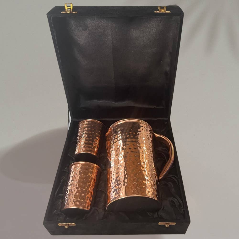 Pure copper set of pitcher hammered ± 1.5 liters with 2 mugs - Bartender Gear from Ayurveda Specialist B.V. at The Prince Webshop