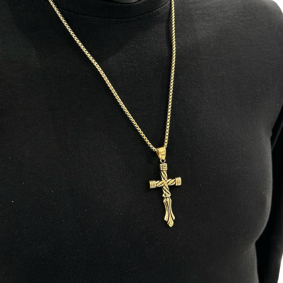 Vikinge Kors vedhæng i rustfrit stål med kæde - guld eller sølv - Halskæde fra BYREN | ÉLINE L'ATELIER hos The Prince Webshop