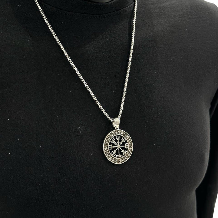 Vikinge Kompas vedhæng i rustfrit stål med kæde - sølv - Halskæde fra BYREN | ÉLINE L'ATELIER hos The Prince Webshop