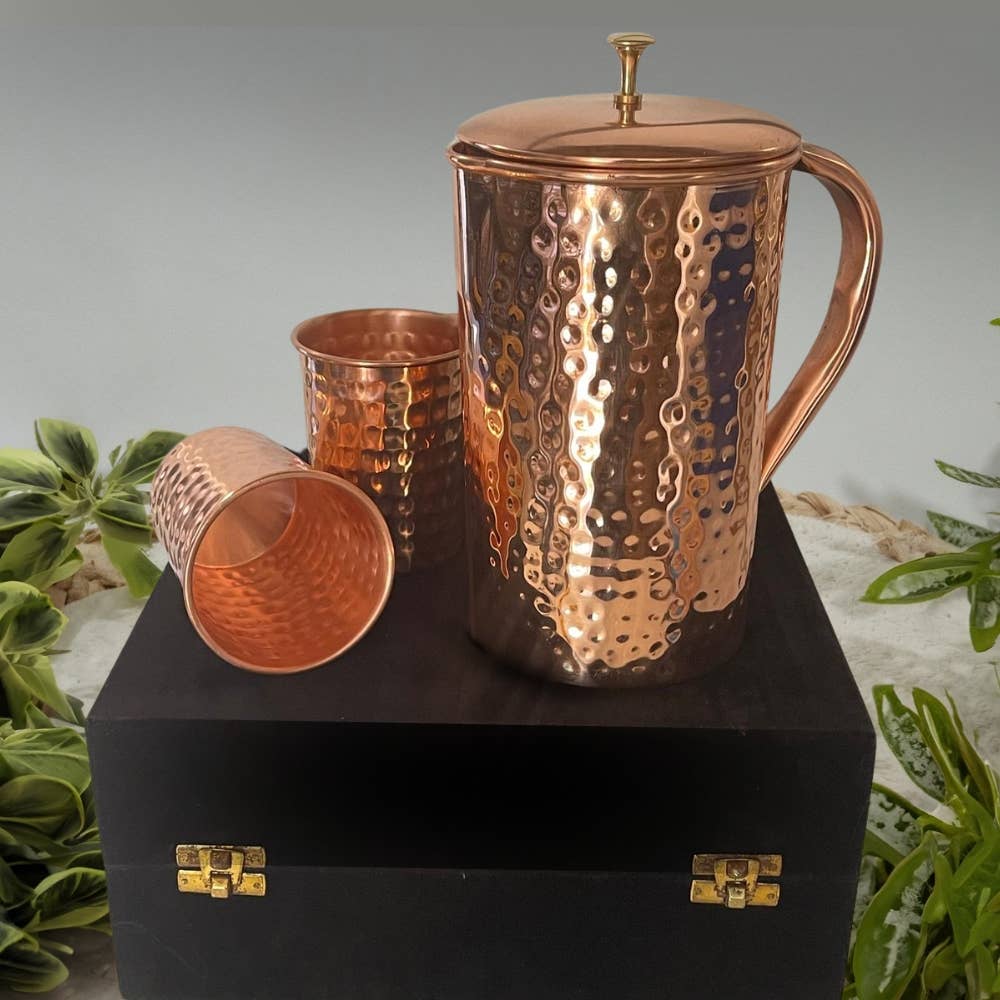 Pure copper set of pitcher hammered ± 1.5 liters with 2 mugs - Bartender Gear from Ayurveda Specialist B.V. at The Prince Webshop