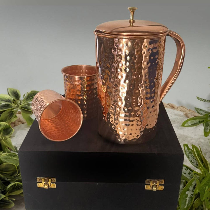 Pure copper set of pitcher hammered ± 1.5 liters with 2 mugs - Bartender Gear from Ayurveda Specialist B.V. at The Prince Webshop