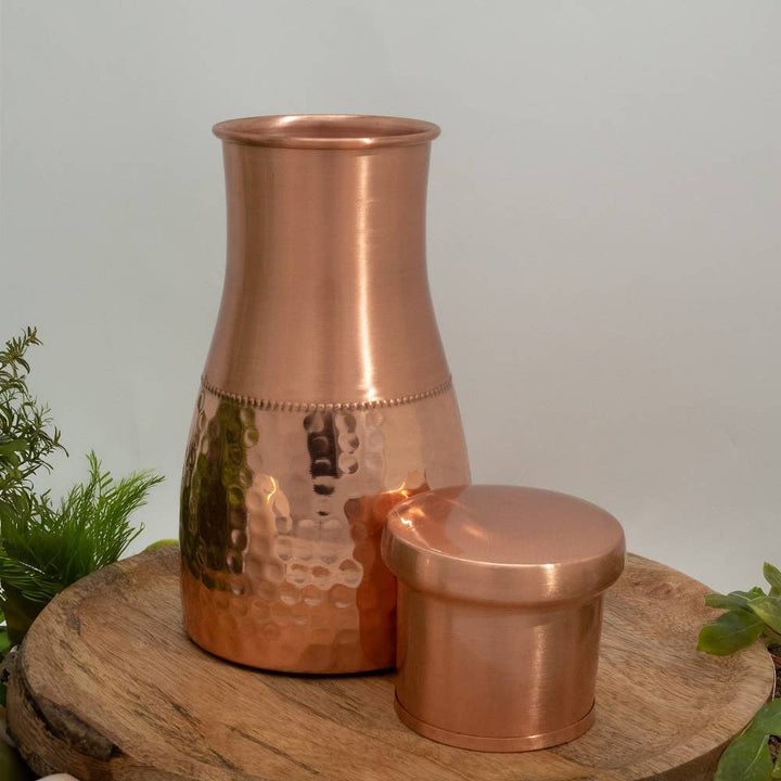 Ren kobberkaraffel halvt hamret med låg ± 950 ml kande - Bartender Gear fra Ayurveda Specialist B.V. hos The Prince Webshop