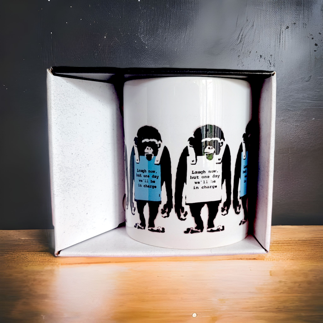 Banksy Ceramic Mug 325ml - Laugh Now - Krus fra Banksy's Grafitti hos The Prince Webshop