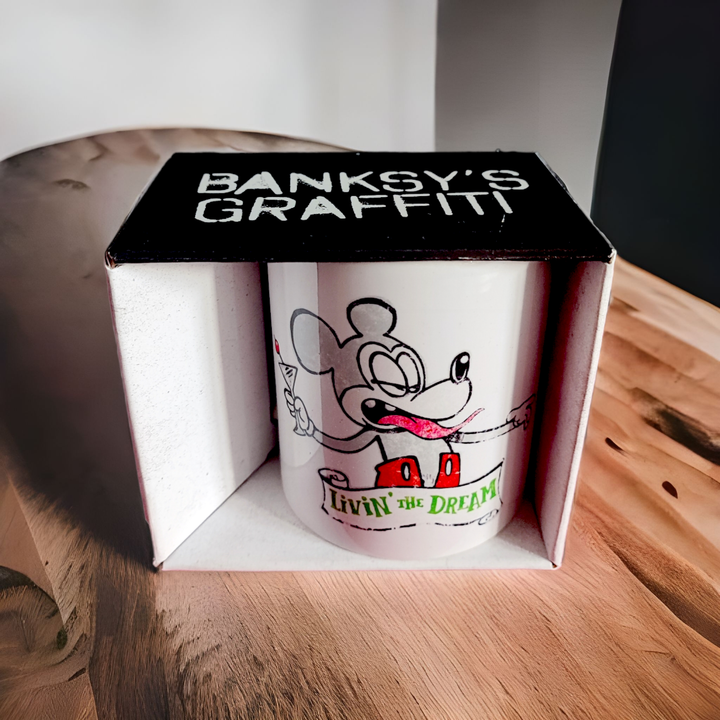 Banksy Ceramic Mug 325ml - Mickey Living the Dream - Krus fra Banksy's Grafitti hos The Prince Webshop