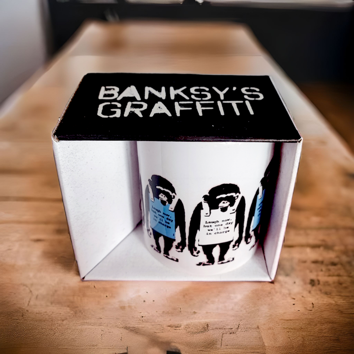 Banksy Ceramic Mug 325ml - Laugh Now - Krus fra Banksy's Grafitti hos The Prince Webshop