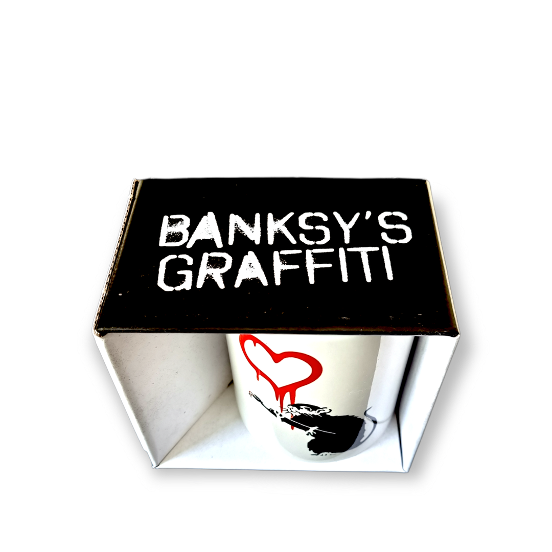 Banksy Ceramic Mug 325ml - Love Rat - Krus fra Banksy's Grafitti hos The Prince Webshop