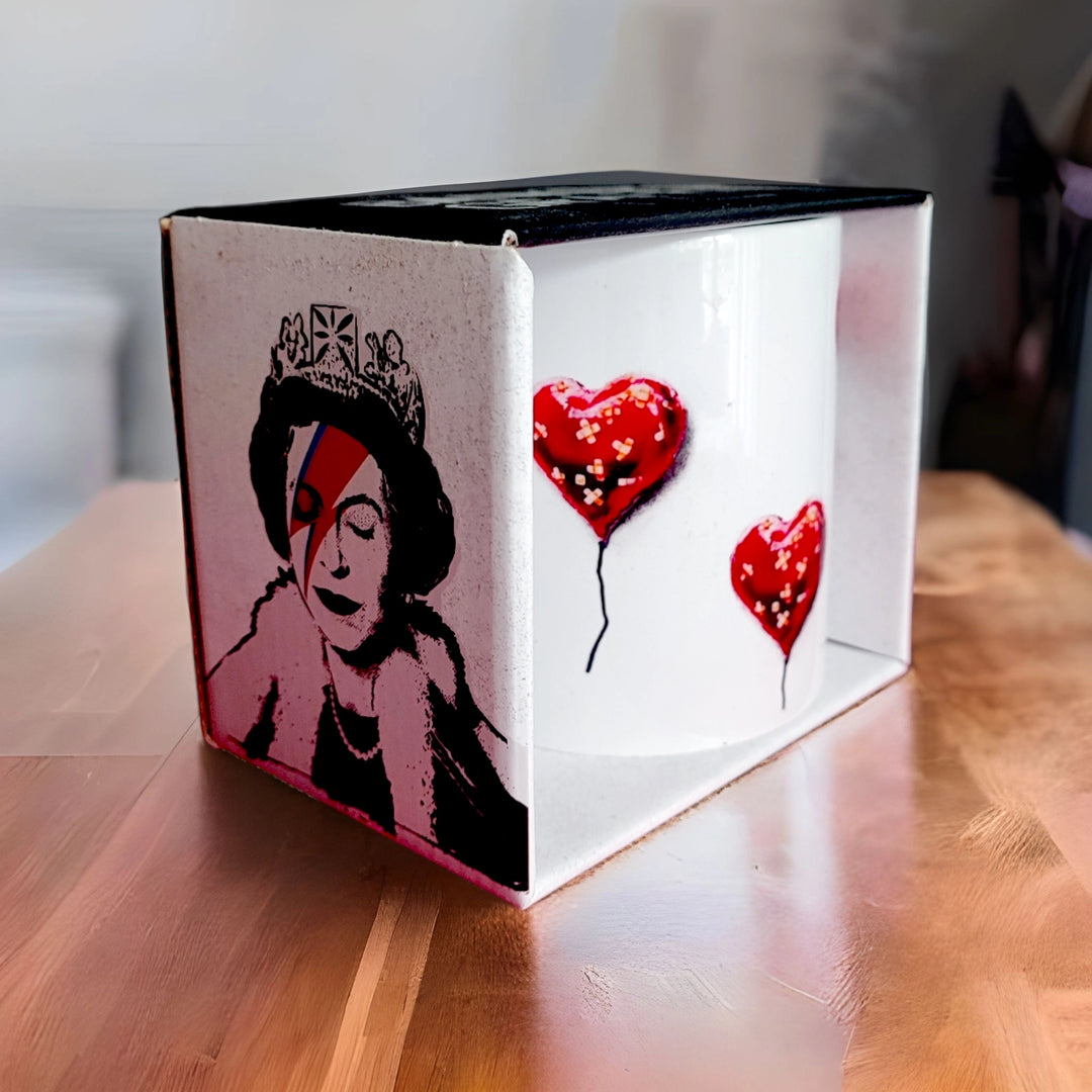 Banksy Ceramic Mug 325ml - Bandaged Heart - Krus fra Banksy's Grafitti hos The Prince Webshop
