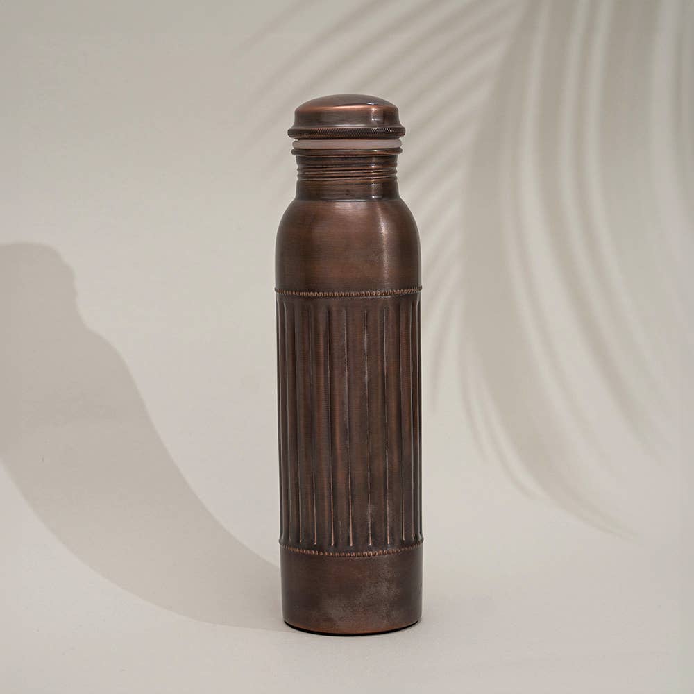 Pure Copper Water Bottle Dot Lining Antique - 1 liter - Gift Idea from Ayurveda Specialist B.V. at The Prince Webshop