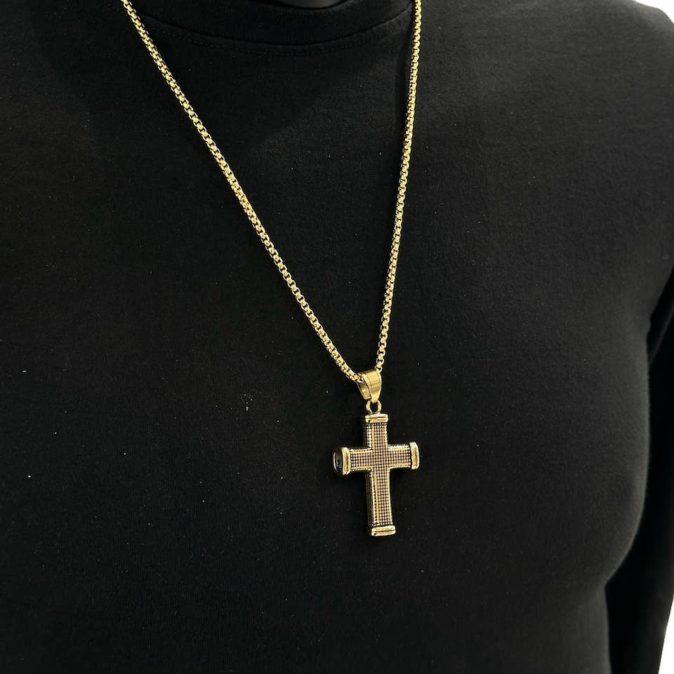 Krucifix / Kors vedhæng i rustfrit stål med kæde - guld eller sølv - Halskæde fra BYREN | ÉLINE L'ATELIER hos The Prince Webshop